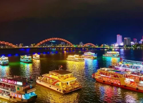 Enjoy a cruise on the Han River in Da Nang and things to know